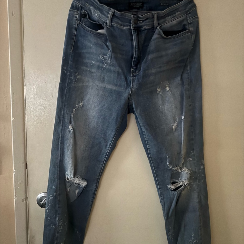 Judy Blue Distressed Skinny Jeans in Blue Wash
